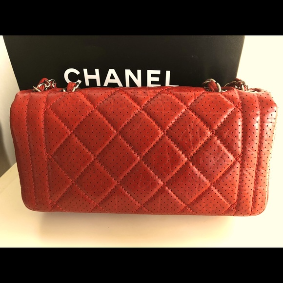 CHANEL RED 2.55 TIMELESS DOUBLE SILVER CHAIN BAG perforated leather - Picture 2 of 12